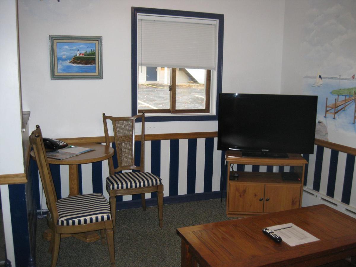 Deluxe One-Bedroom Suite