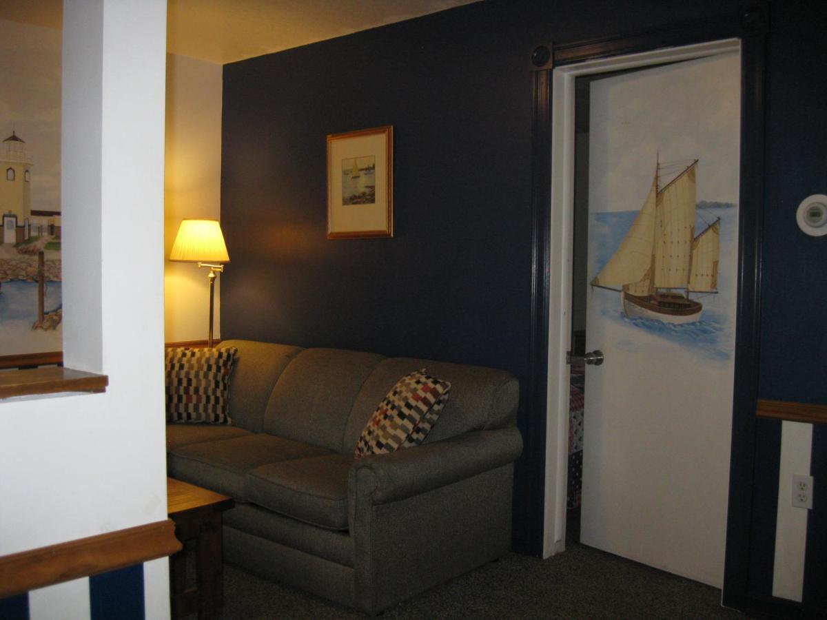 Deluxe One-Bedroom Suite