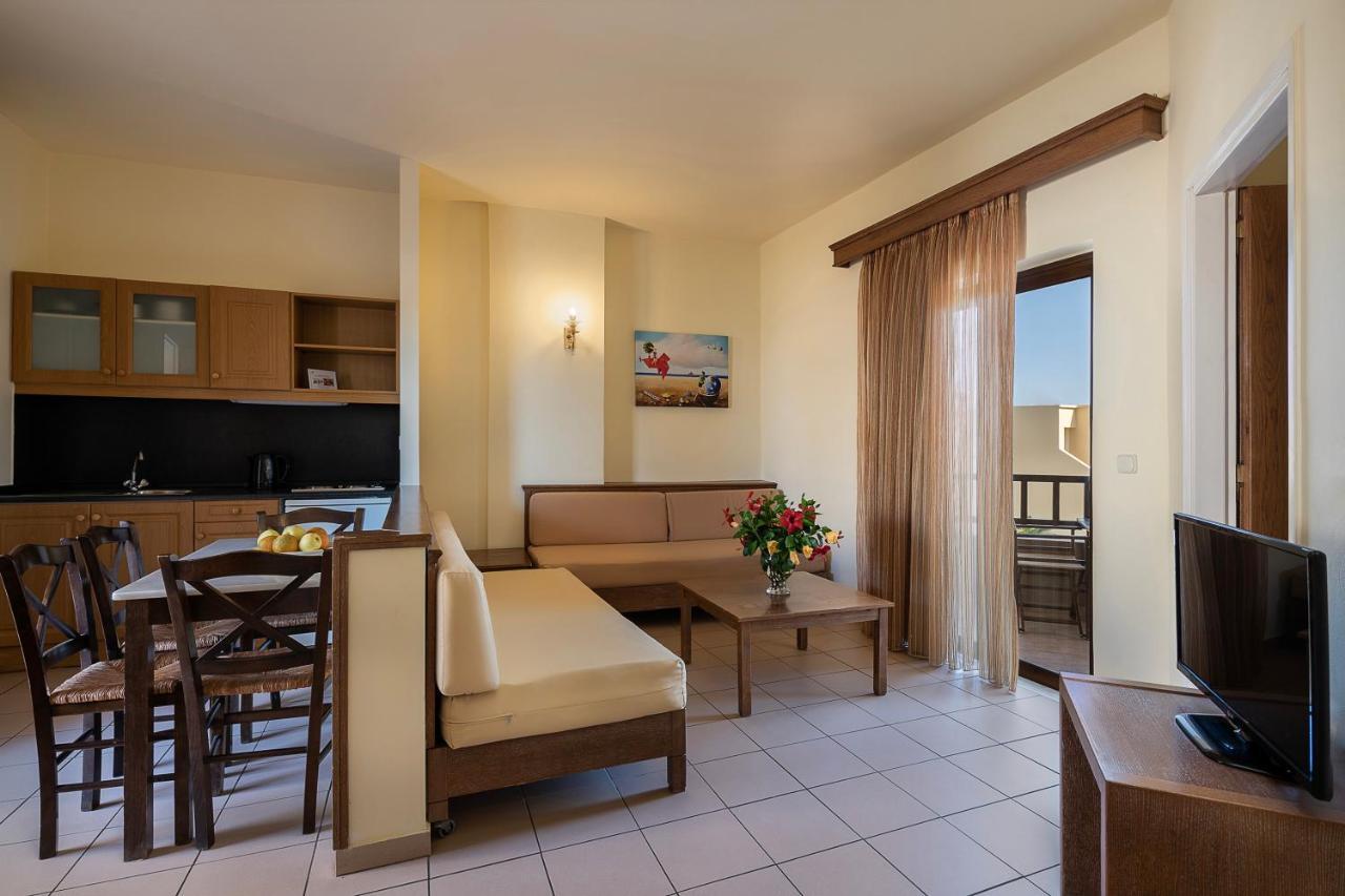One-Bedroom Apartment Side Sea View