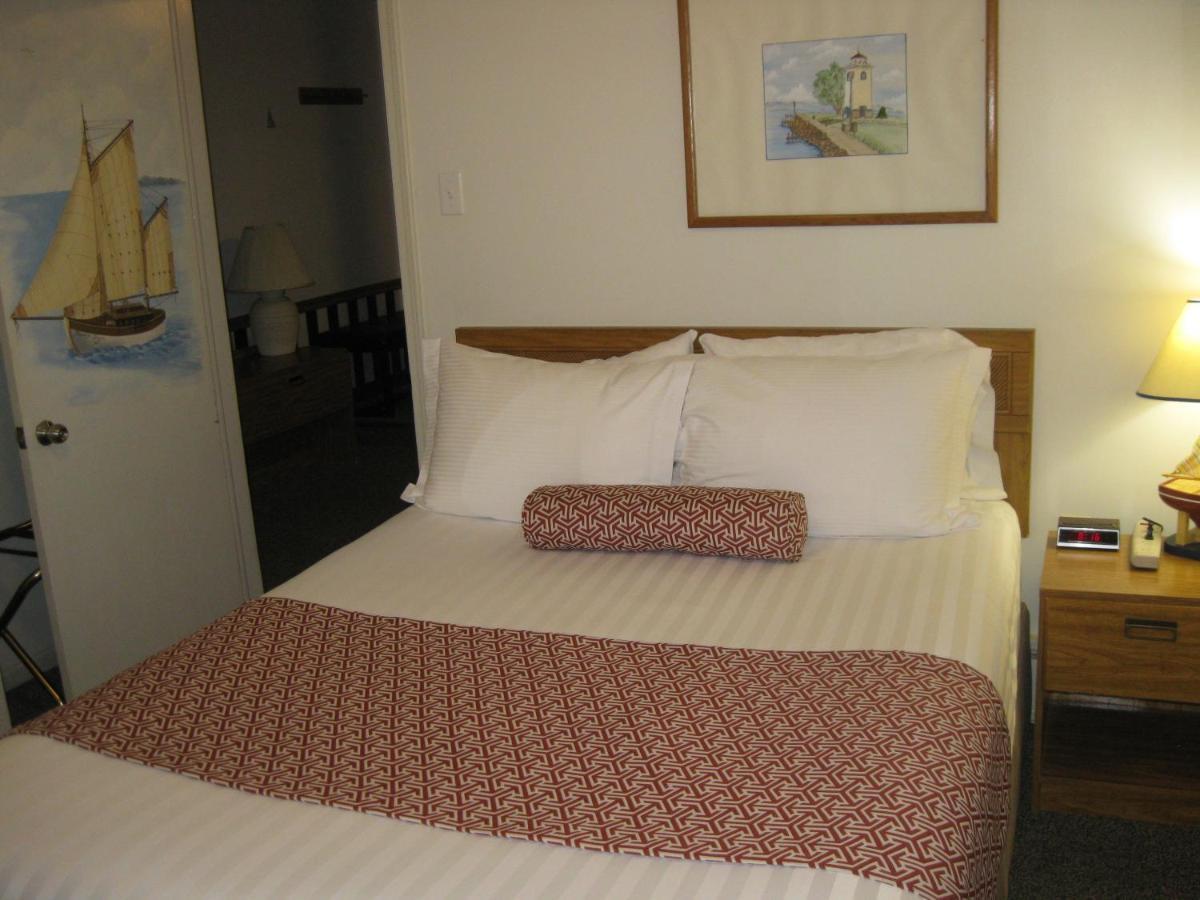 Deluxe One-Bedroom Suite