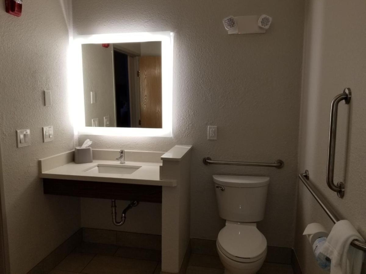 Standard King Room with Roll-In Shower - Communications Access