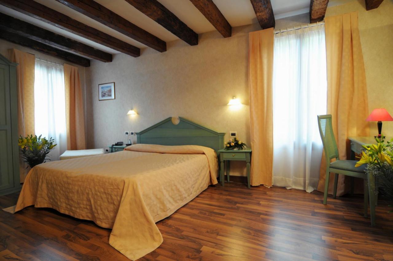 Chambre Triple - Vue sur Canal