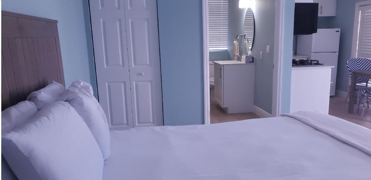Standard Queen Room Hearing Accessible,985118509:JPEG