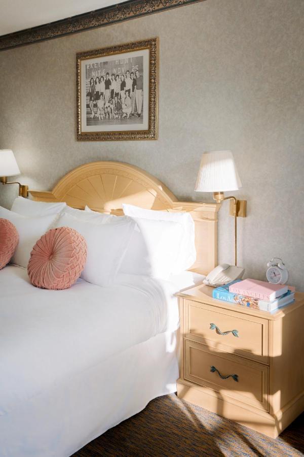 1 King Bed Accessible,1202317432:JPEG