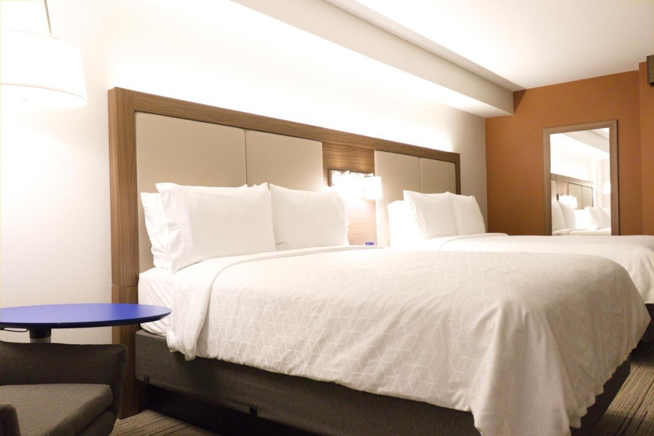 Standard Room with Two Queen Beds