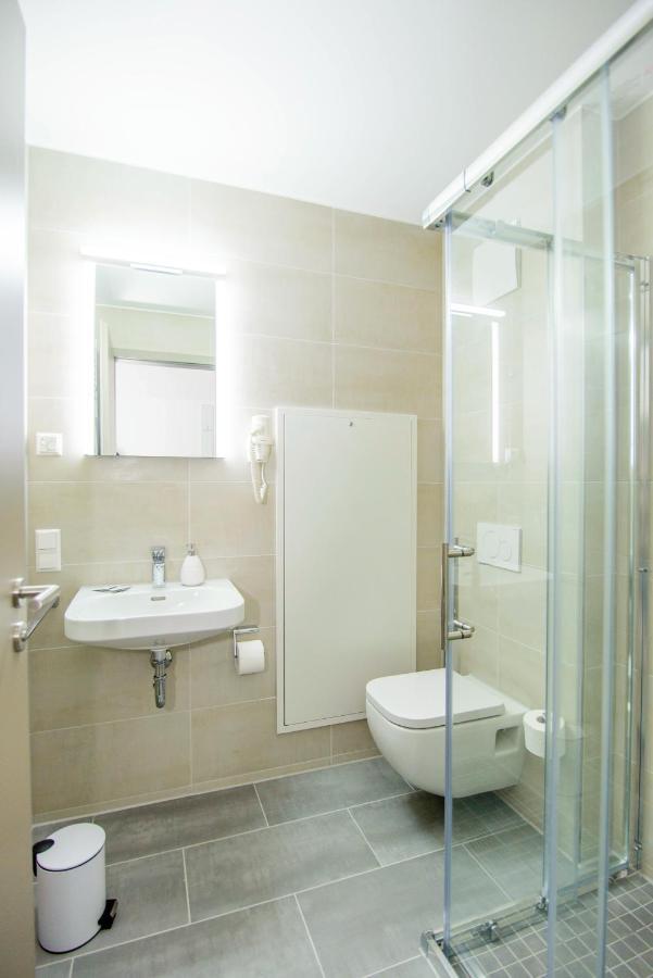 Single Room Shower