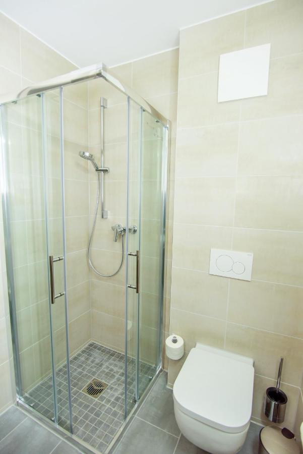 Single Room Shower