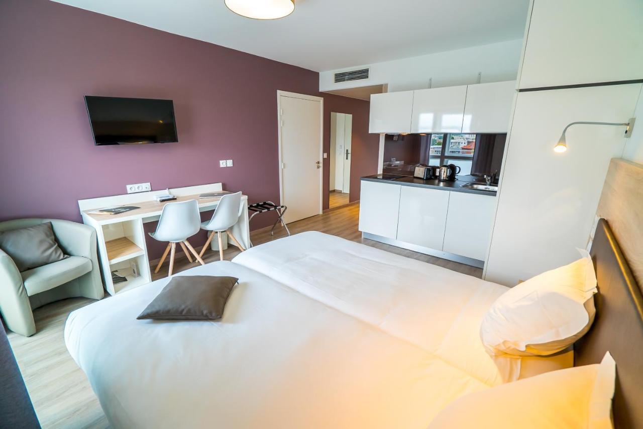 Comfort Studio 2 Single Beds 1