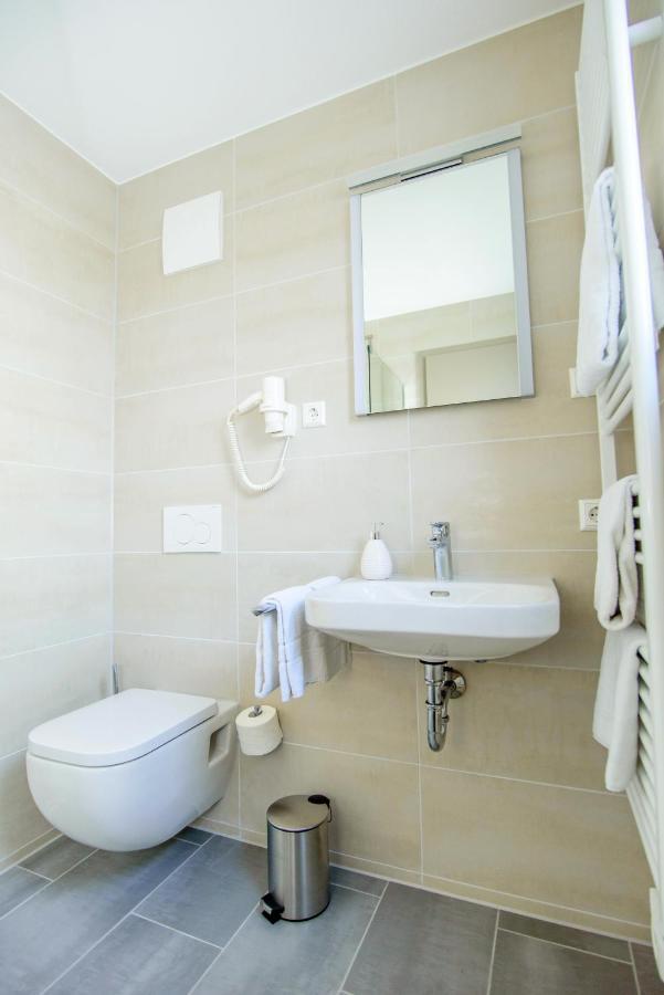 Twin Room Shower