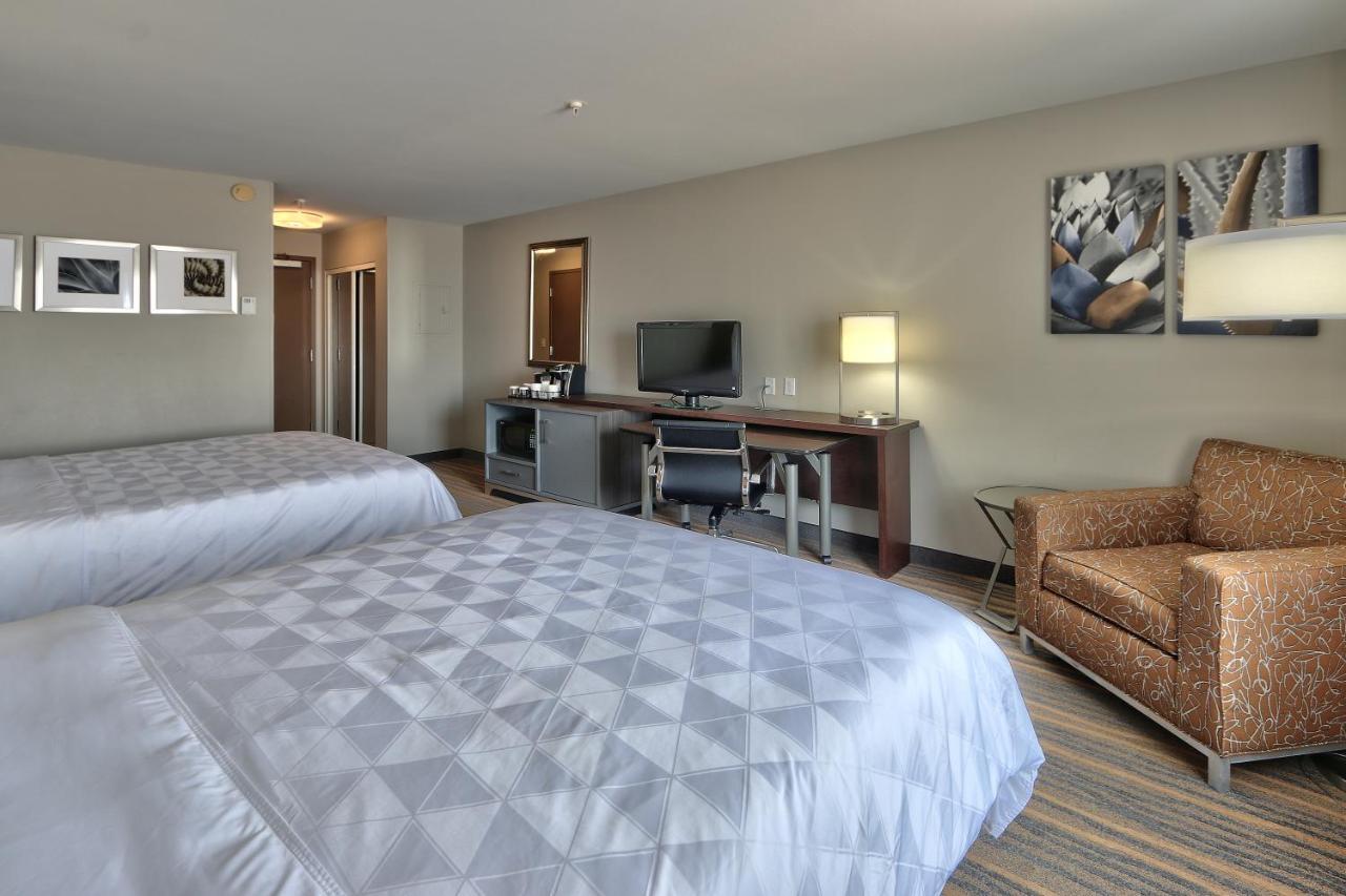 Queen Room Two Queen Beds Hearing Accessible