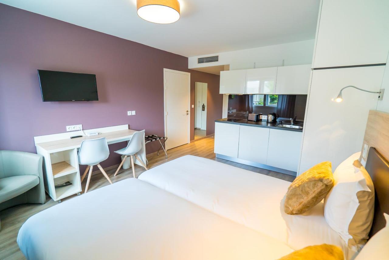 Comfort Studio 2 Single Beds 1