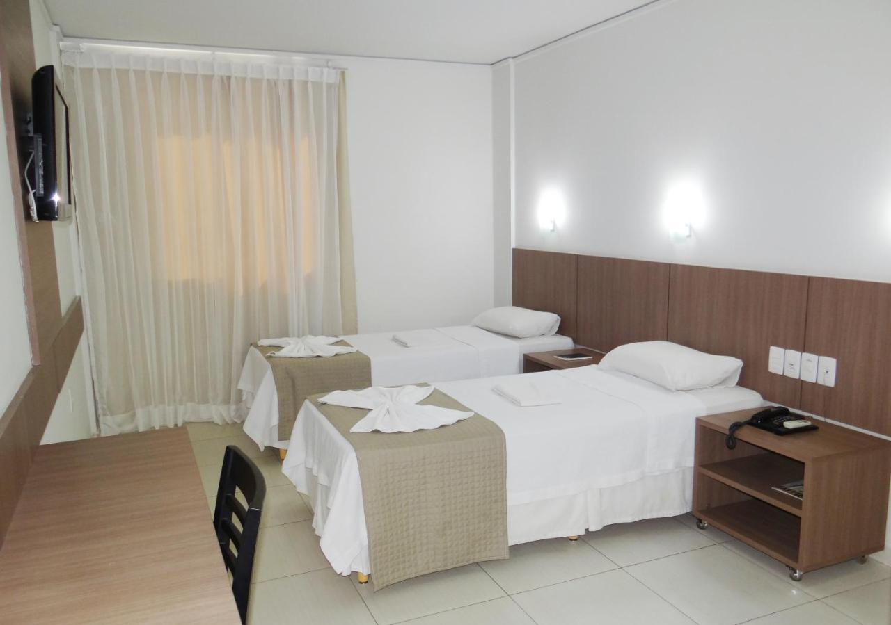 Quarto Grande com Cama de Casal ou 2 de Solteiro