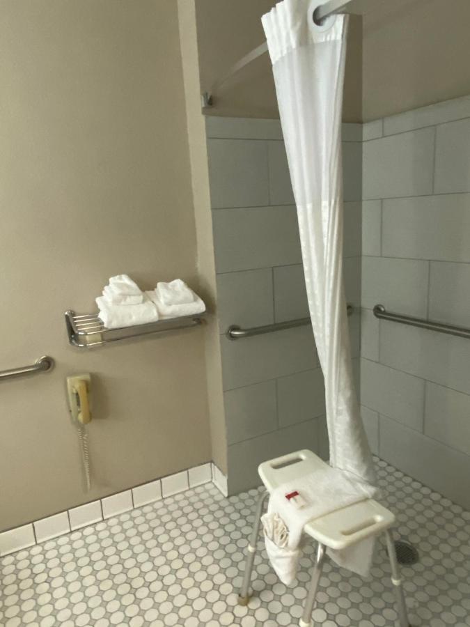 Queen Room - Disability Access/Non-Smoking