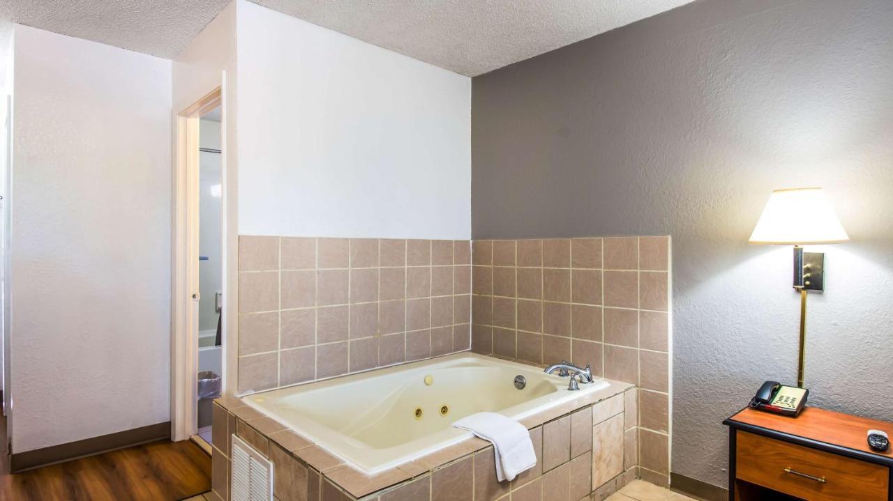 King Room with Spa Bath - Non-Smoking