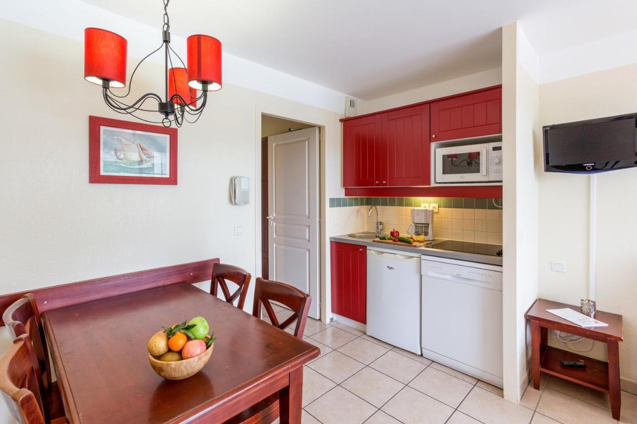 One-Bedroom Apartment Terrace or Balcony Entrance,971950111:JPEG