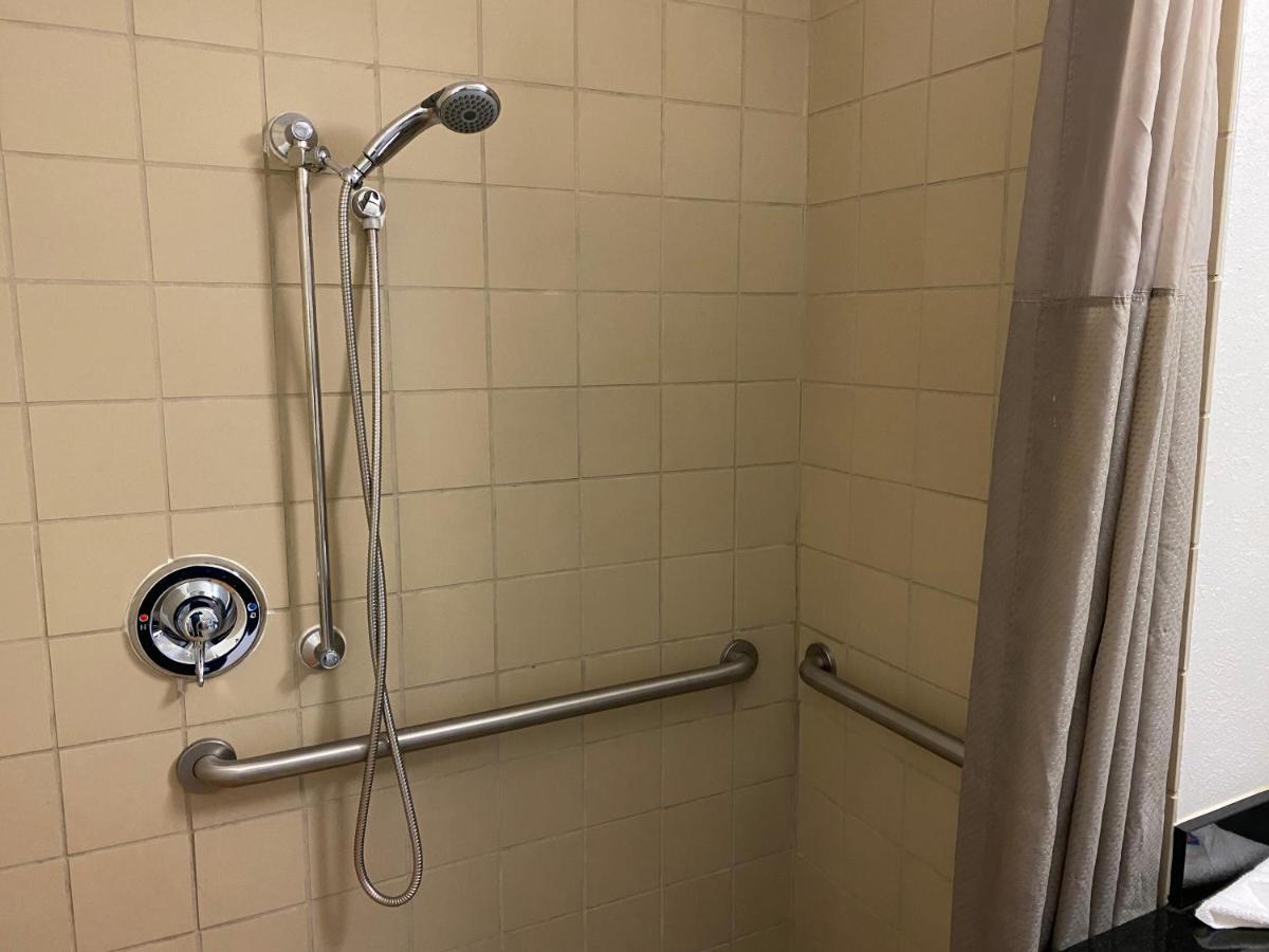 King Room with Roll-In Shower - Disability Access