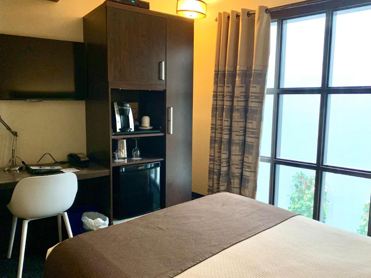 Standard Queen Room