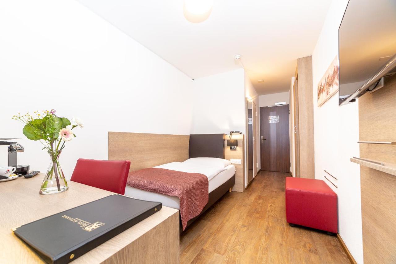 Modern Single Room,979357420:JPEG