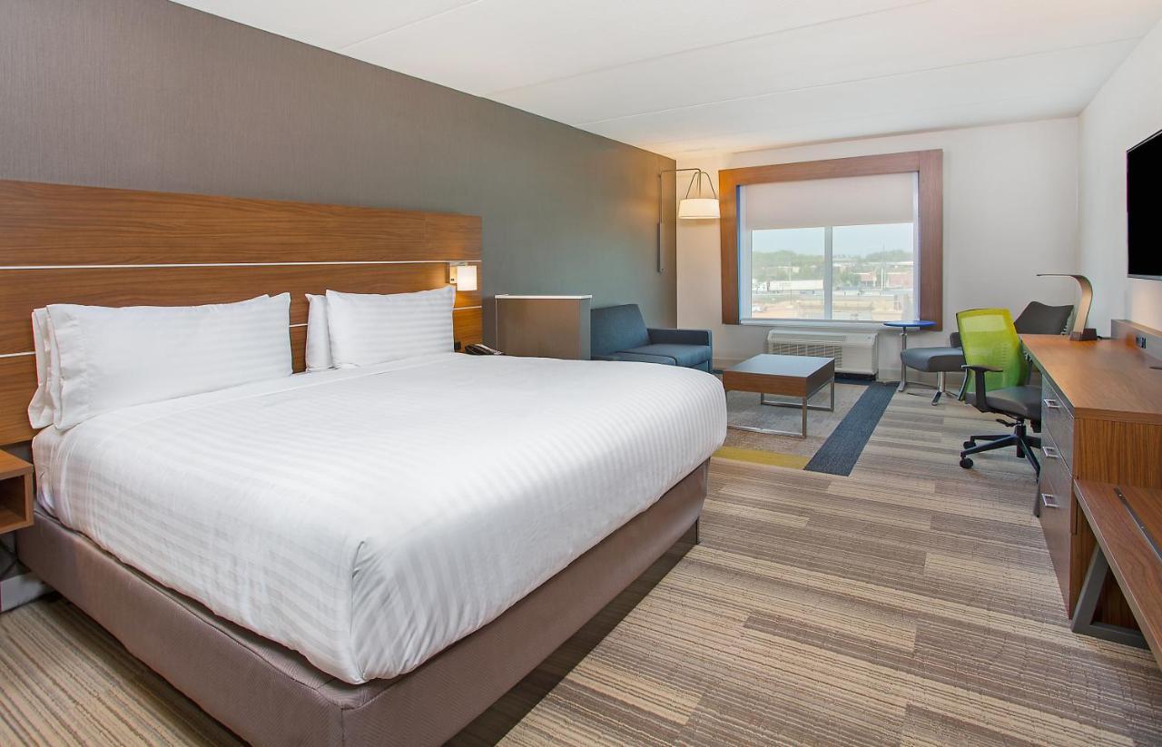 Standard Room with Two Queen Beds
