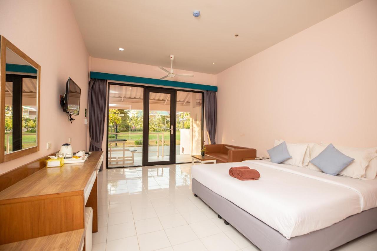 Deluxe Double Room (2 Adults + 1 Child)