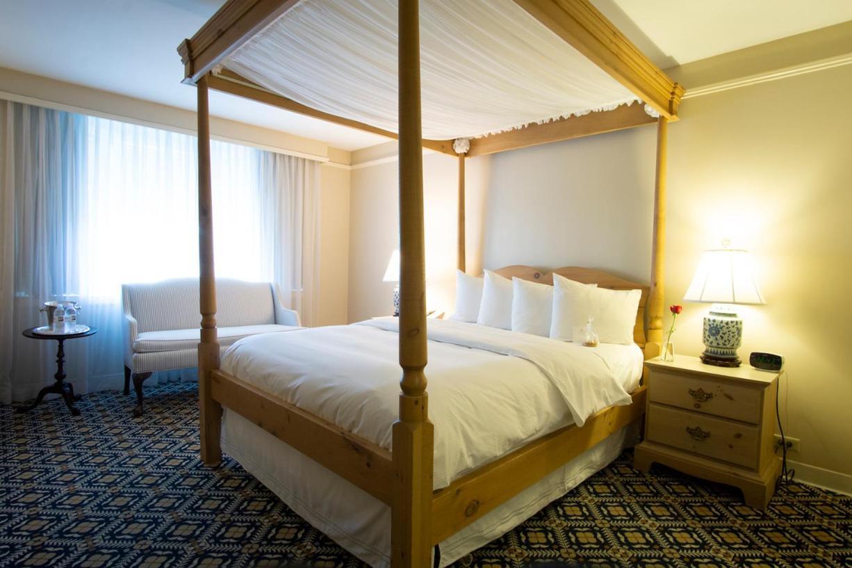 Deluxe Queen Room