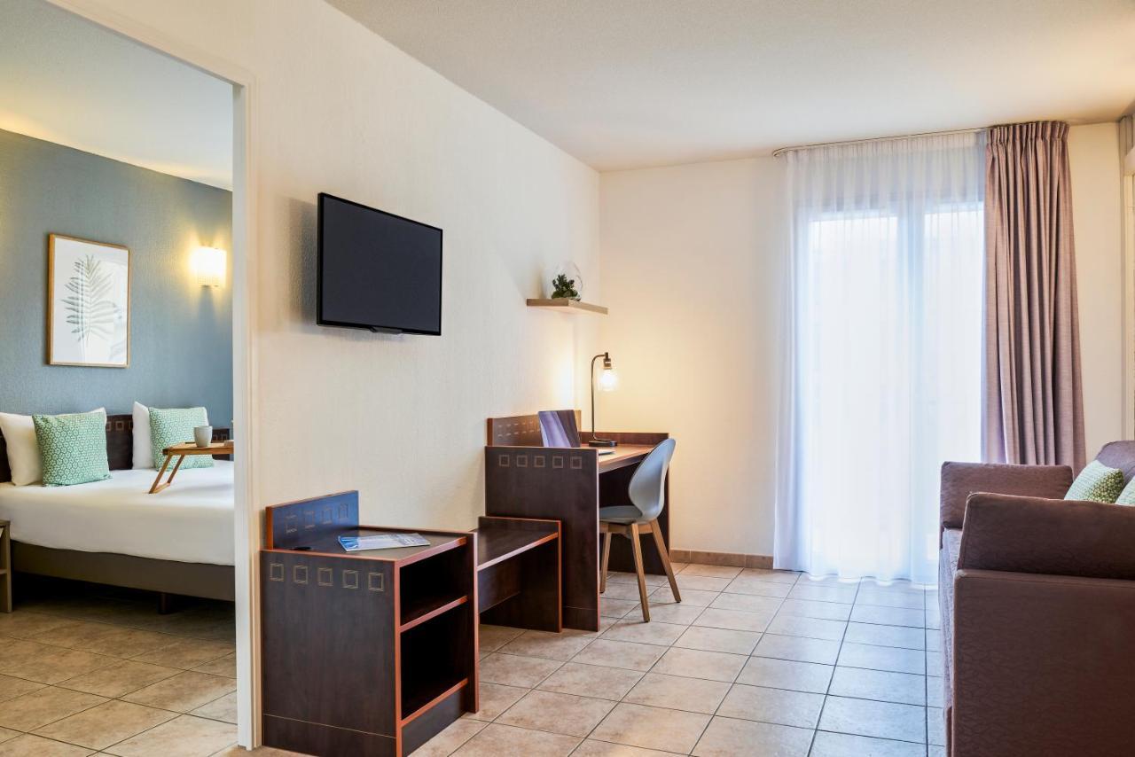 One-Bedroom Apartment Balcony,1273843075:JPEG
