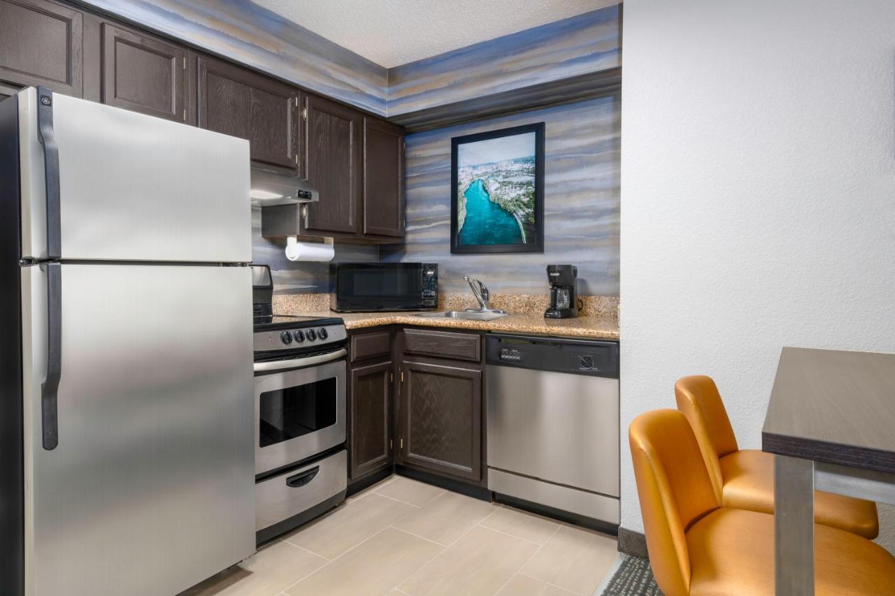 Two-Bedroom Suite,1373367416:JPEG