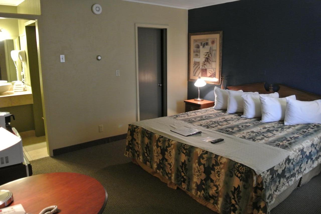 Queen Room - Non-Smoking