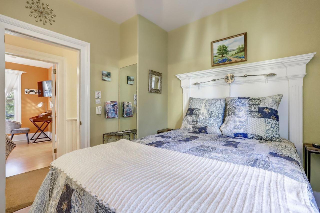 Queen Room