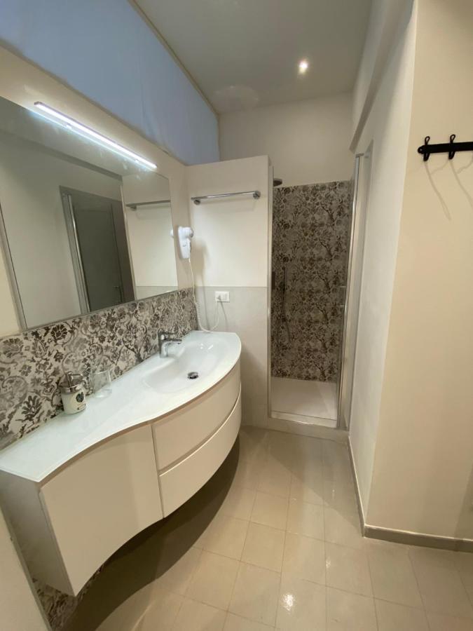 Double room private external bathroom Camera matrimoniale con bagno privato esterno,992819551:JPEG