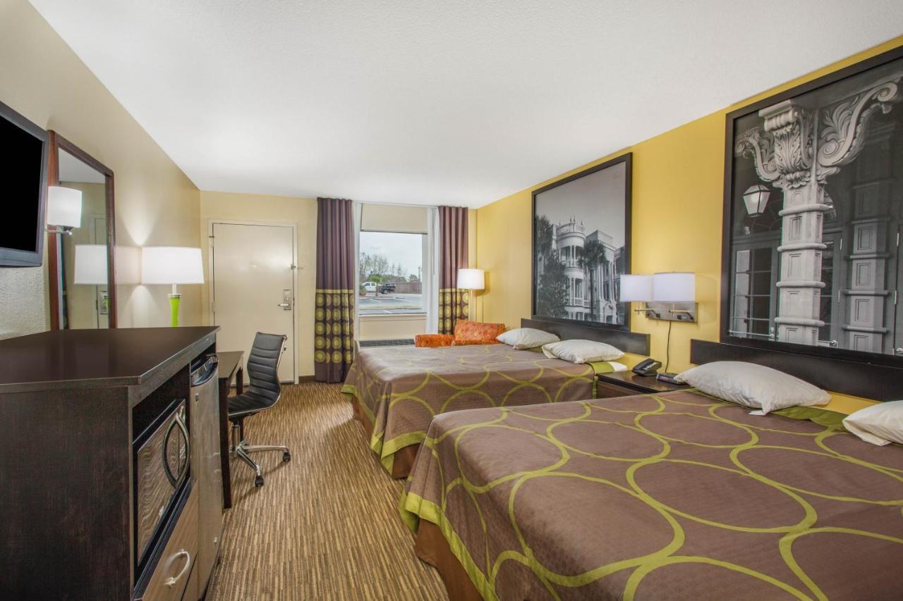 Queen Room with Two Queen Beds - Smoking
