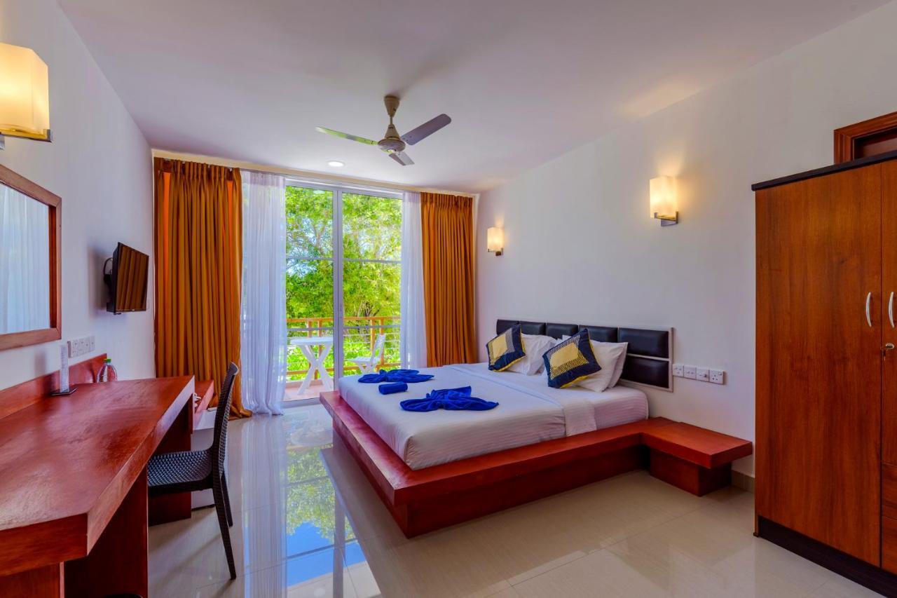 Double Room Balcony Side Sea View