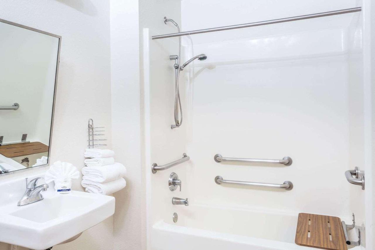 One-Bedroom Suite Disability Access or Non-Smoking SPN1,1772920322:JPEG