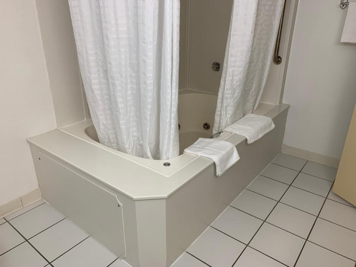 Junior King Suite - Non-Smoking