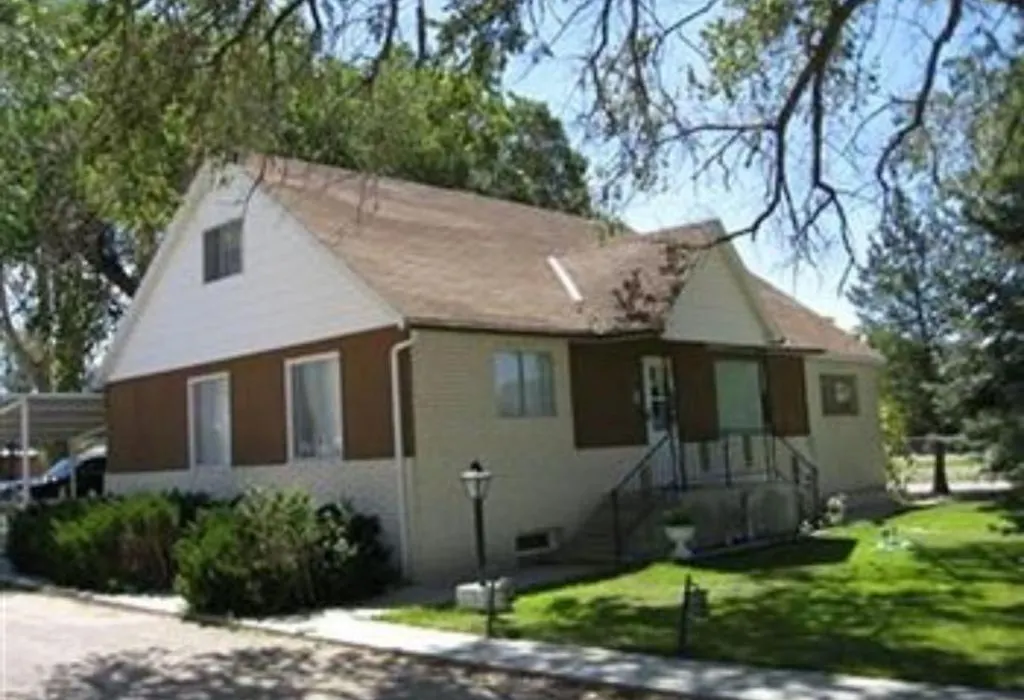 Pine Tree Inn-1