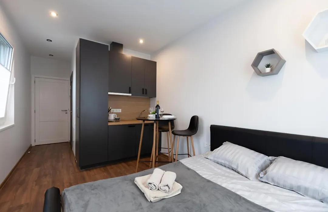 Oak House Apartments-1