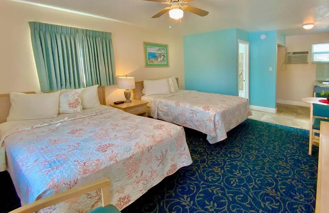 Carlton House Motel And Suites-1