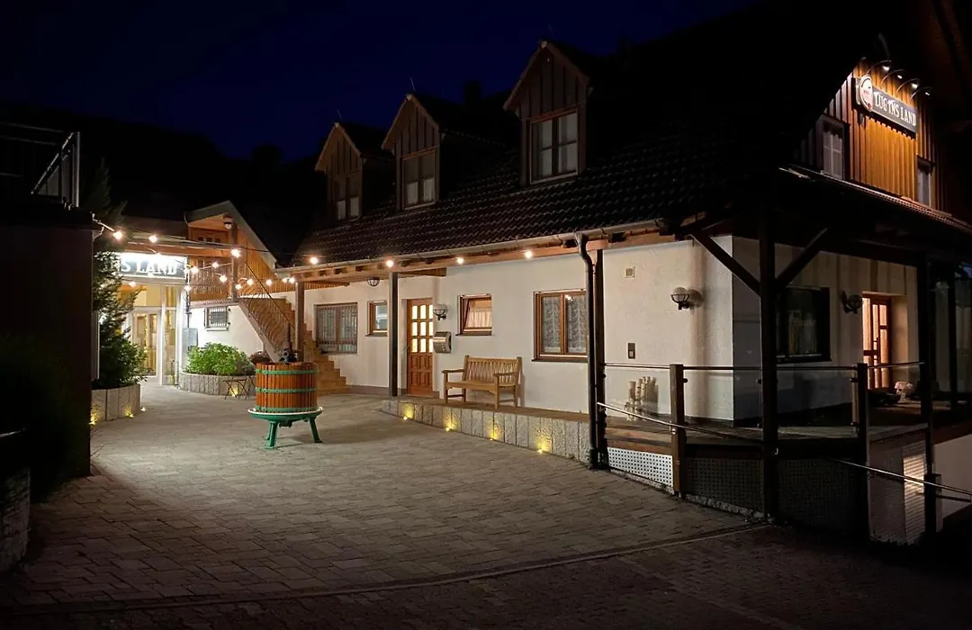 Lug Ins Land Restaurant & Ferienwohnungen-1