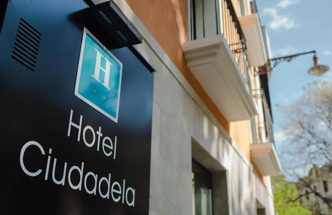 Hotel Ciudadela Pamplona-1