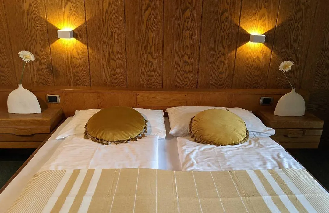 Hotel Schoenbrunn-1