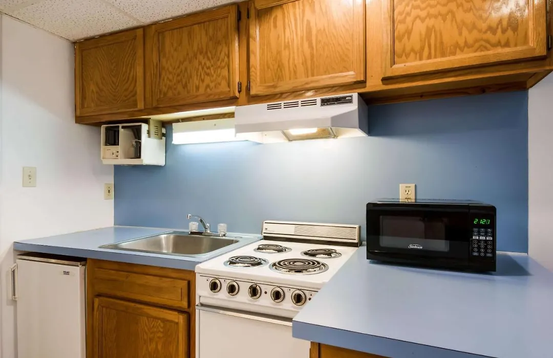 Econo Lodge Inn & Suites Lake Harmony - Pocono Mountains Area-1