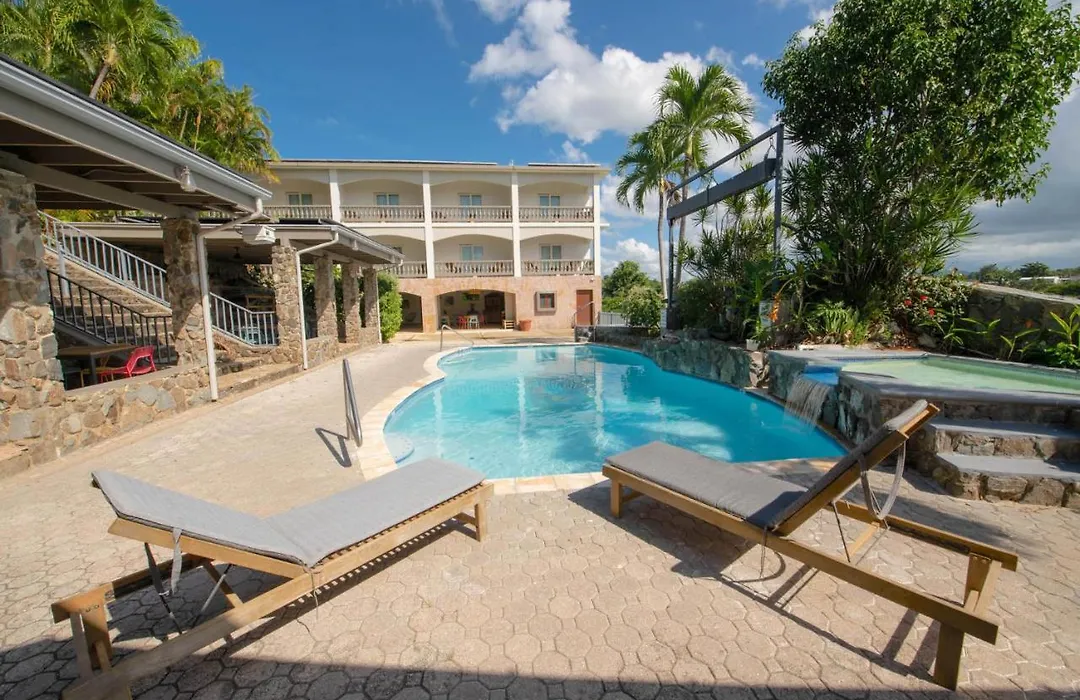 Lazy Parrot Inn-1