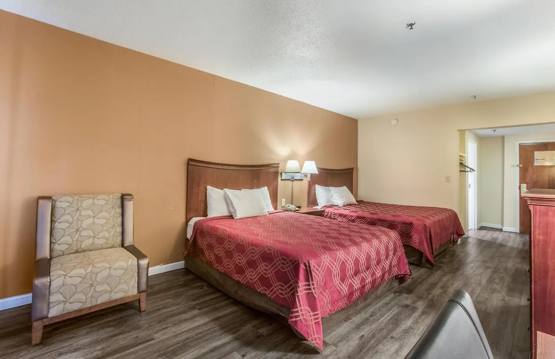 Econo Lodge Inn & Suites Marietta Near Dobbins Arb-1