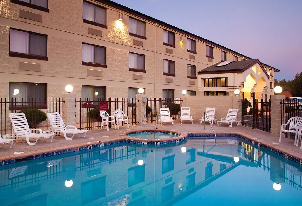 Red Feather Lodge/Hotel-1
