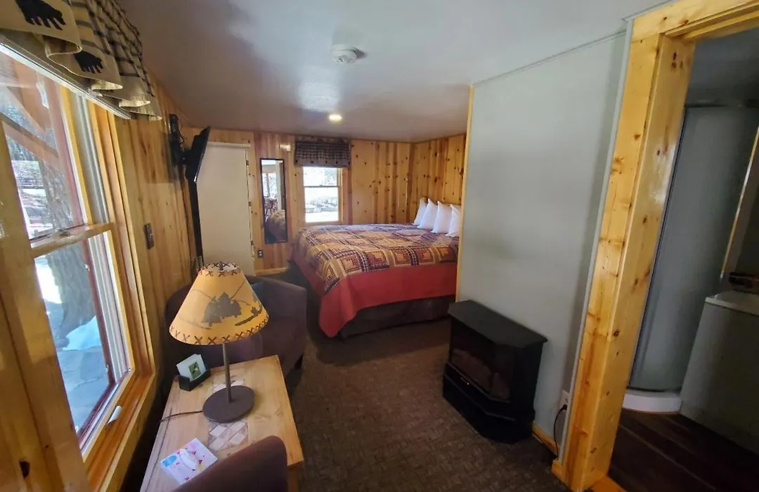 Swiftcurrent Lodge-1