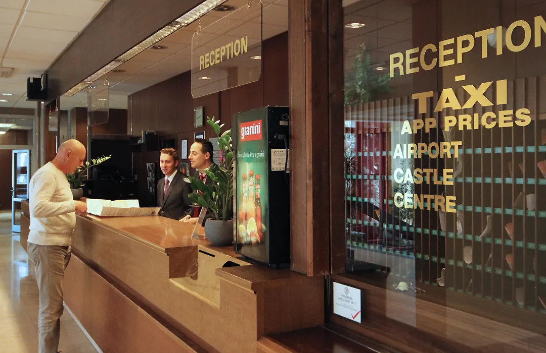 Hotel Krystal-1