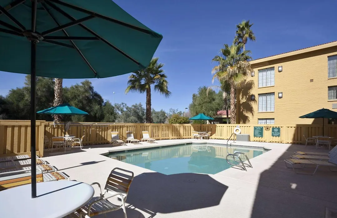 La Quinta Inn By Wyndham Phoenix Sky Harbor Airport-1