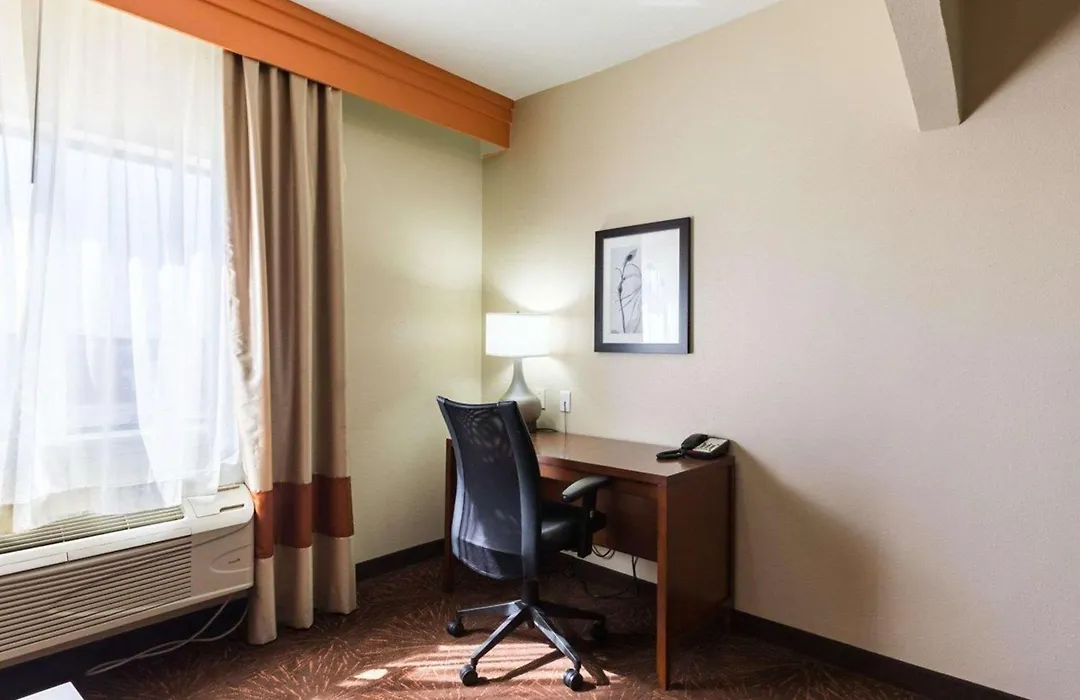 Econo Lodge Inn & Suites East Houston I-10-1
