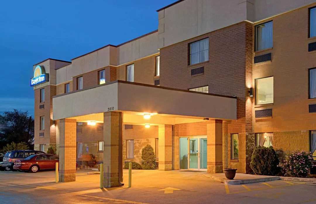Days Inn By Wyndham Downtown St. Louis-1