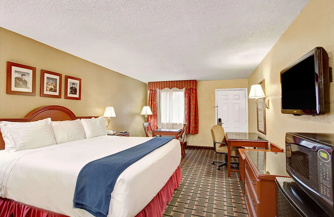 Days Inn By Wyndham Memphis At Graceland-1